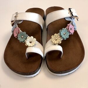 NWOT White Mountain, White Kids Sandals with Floral Accents in Size 2y